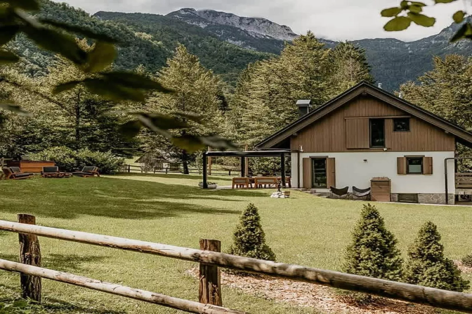 Chalet de luxe jacuzzi et sauna au Lac de Bohinj-Außenbereich Sommer