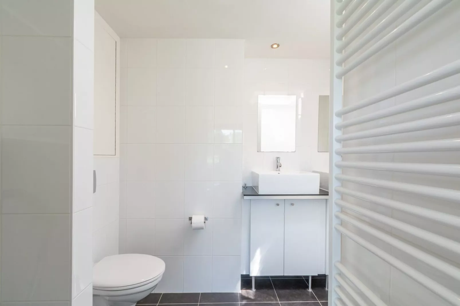 Garnekuul 73-Bathroom