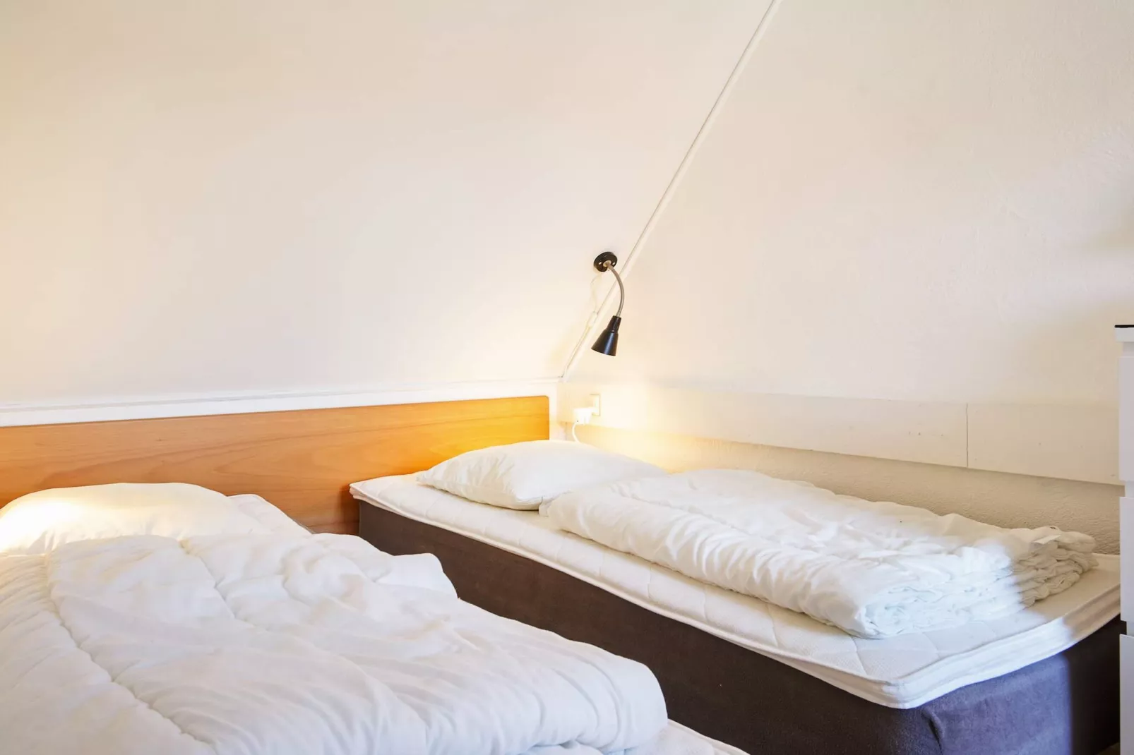 3 room w/seaview-Indoor