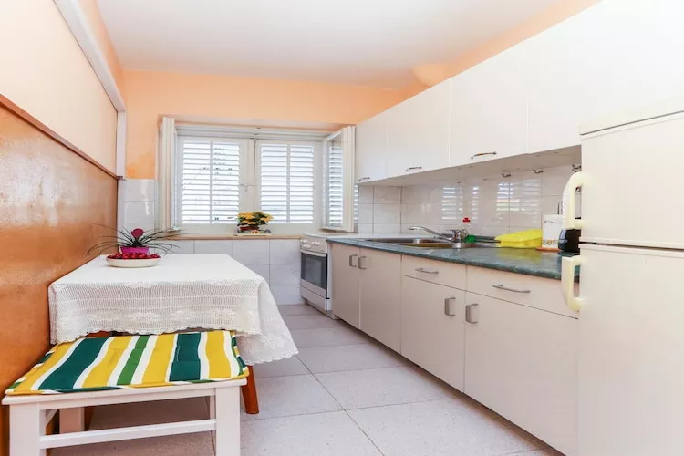 Apartment Vukoja - One-Bedroom Apartment with Balcony-Küche