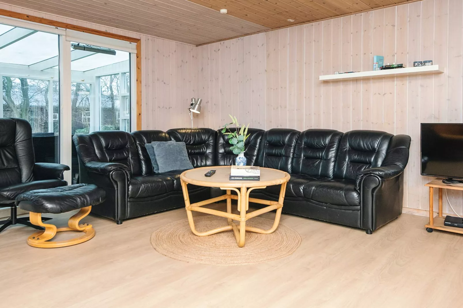 Tranquil Oasis in Rindby - Indoor