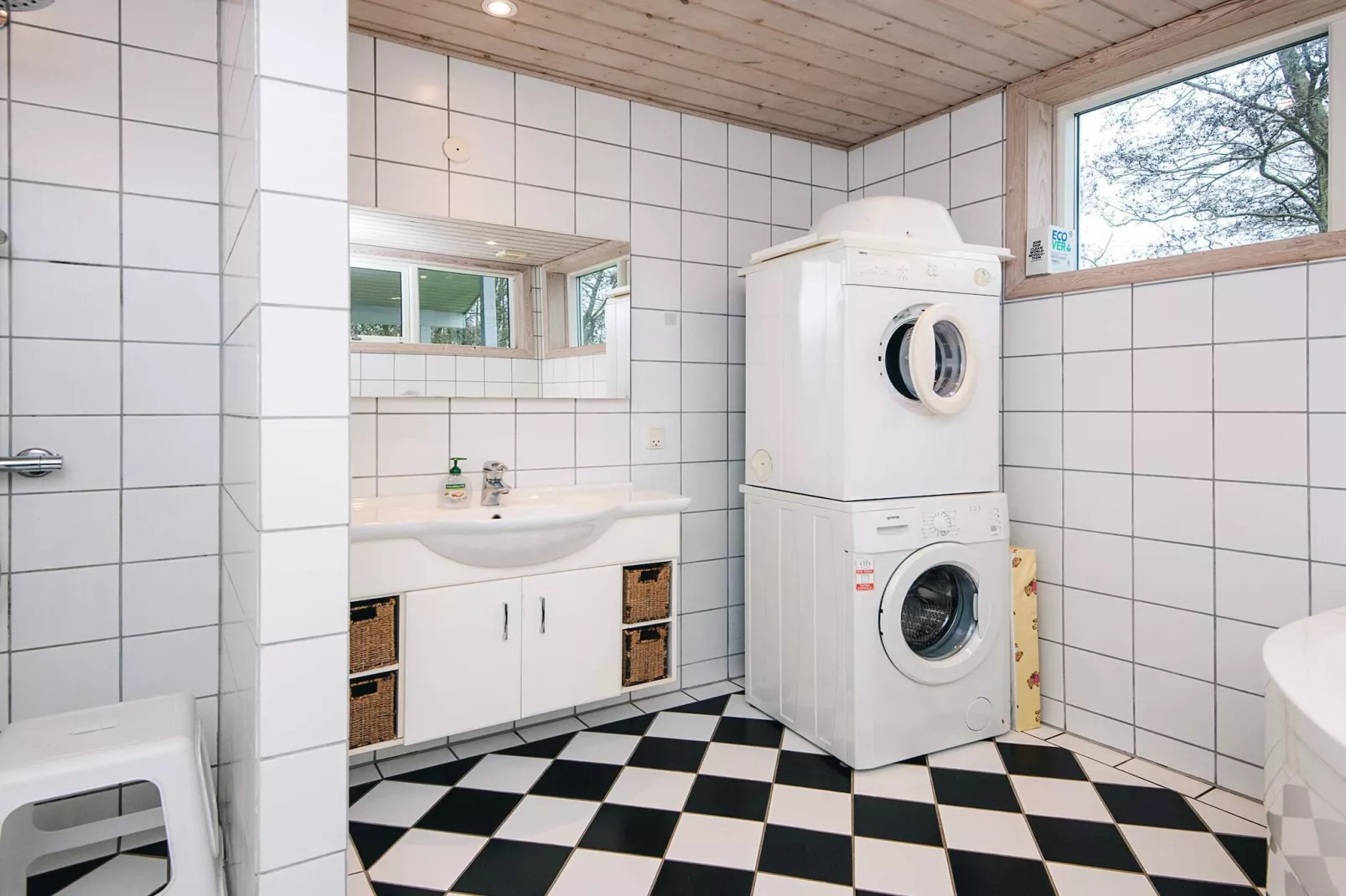 Tranquil Oasis in Rindby - Indoor