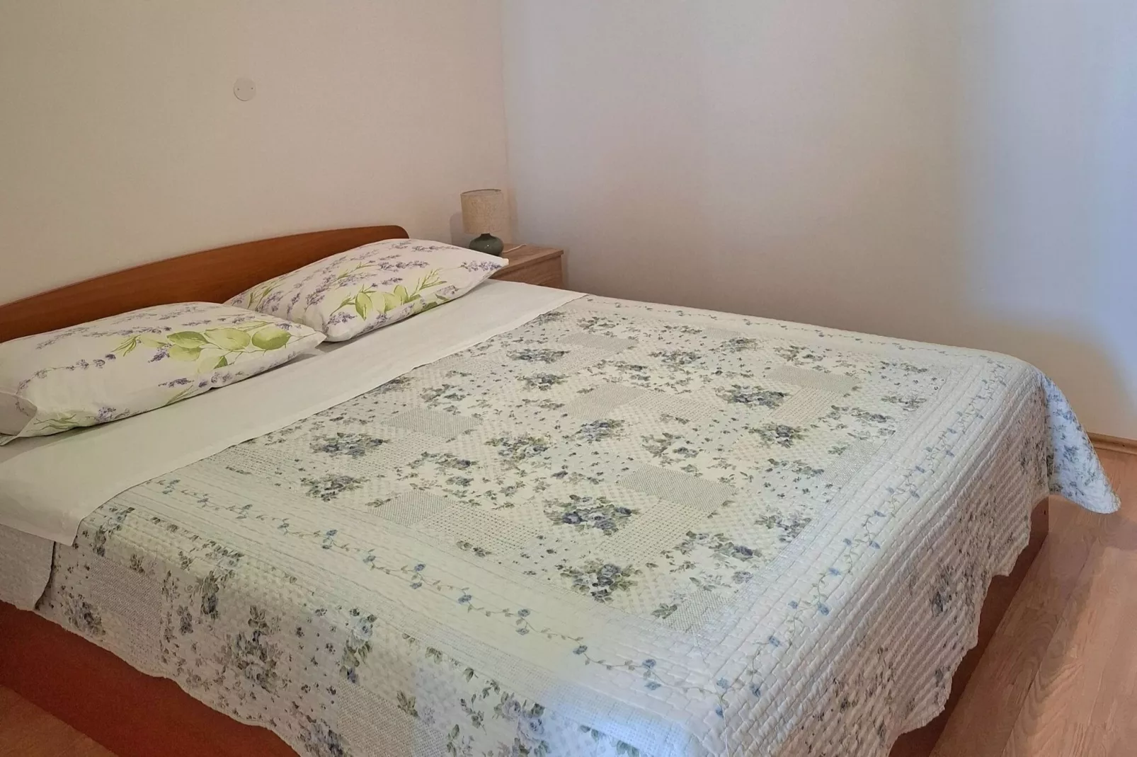Guest House Old Town View- One Bedroom Apartment (2 Adults)-Schlafzimmer
