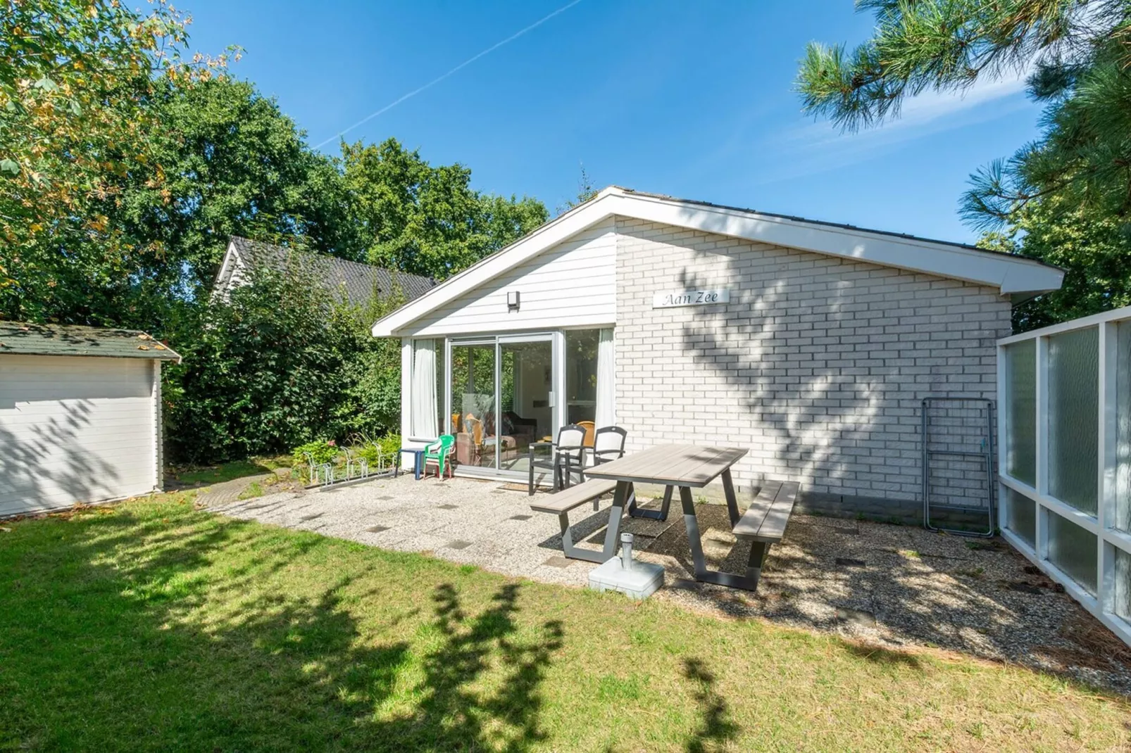 Hofstee 18-Gardens in summer