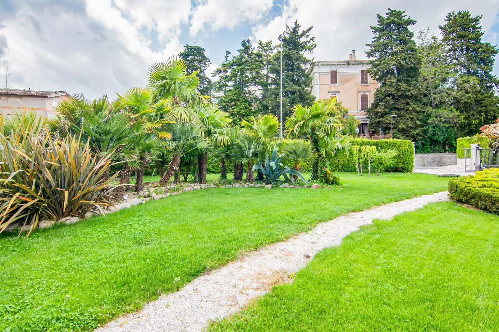 Rose di Fratta 1-2-4-Gardens summer