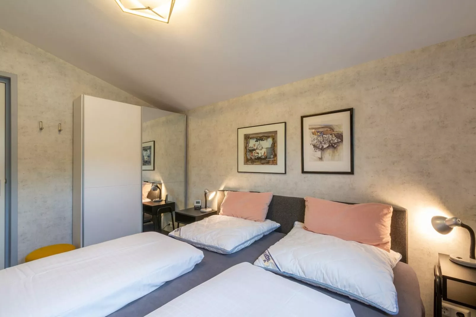 Garnekuul 49-Bedroom