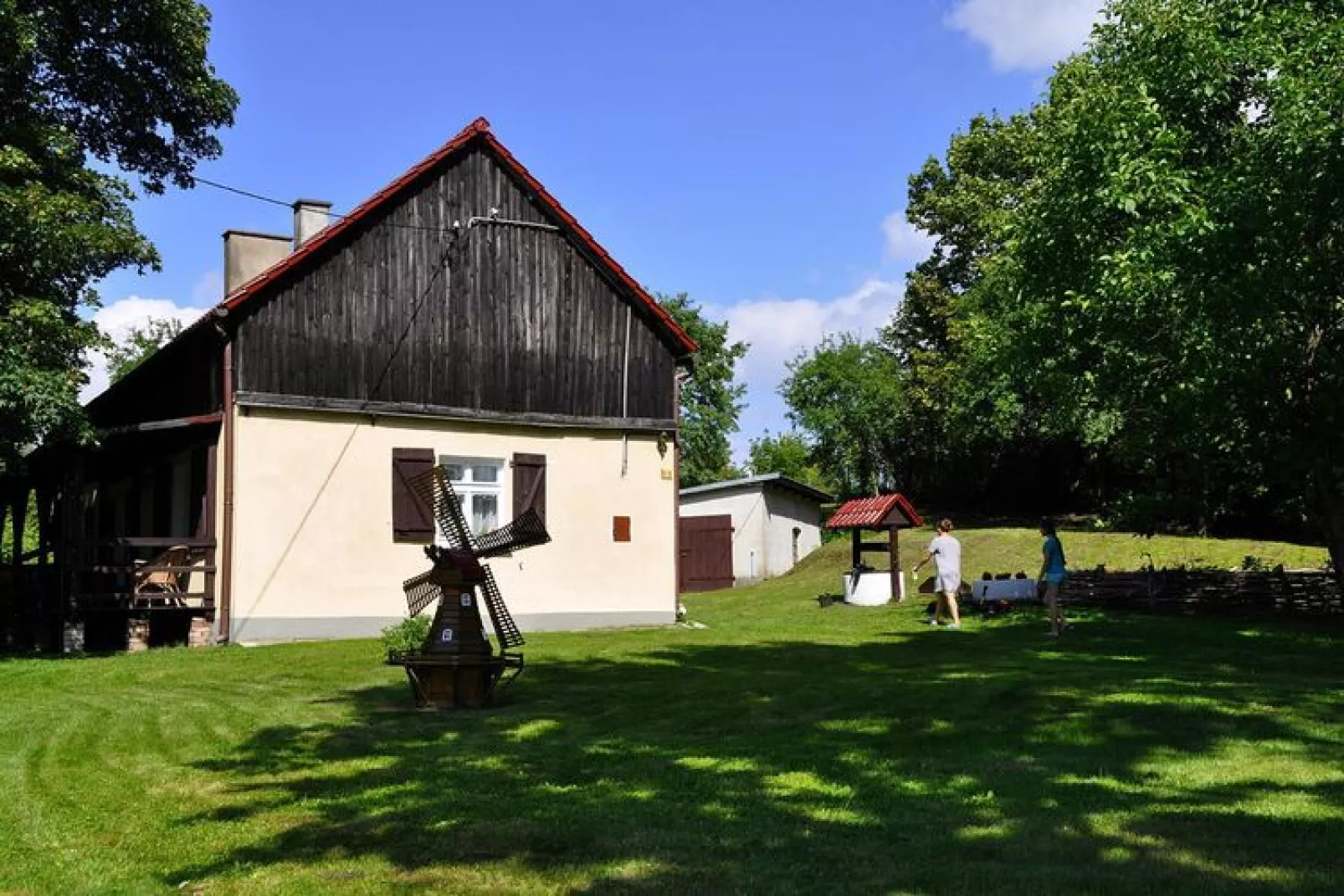 Żółty Dom Grąbczyn-Gardens summer