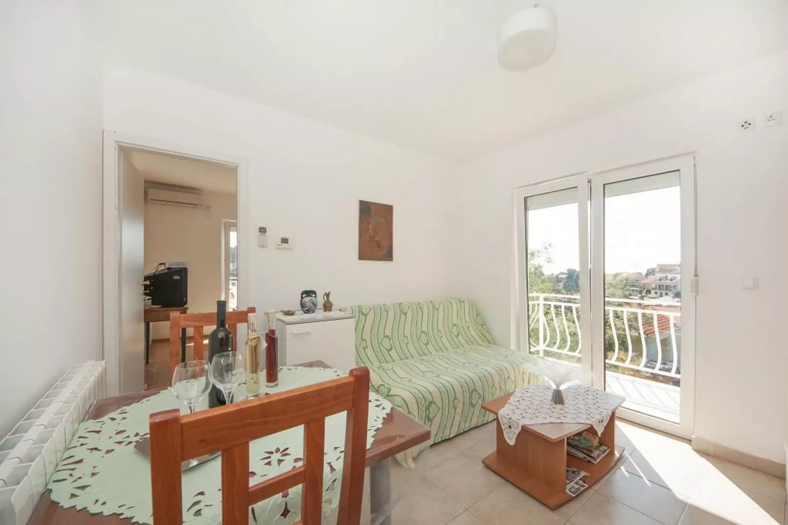 Bertie's Lodge - One Bedroom Apartment  with Terrace and Sea View(A2)
