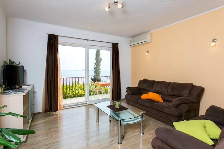 Guest House Fontana - Two Bedroom Apartment with Balcony and Sea View
