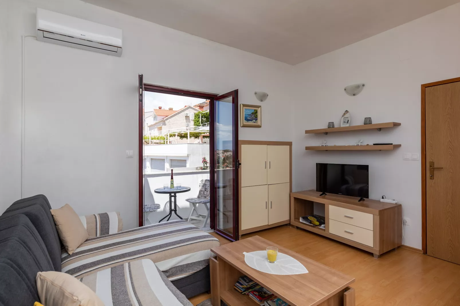 Apartments Franka - One Bedroom Apartment with Balcony and Sea View (A2+1)