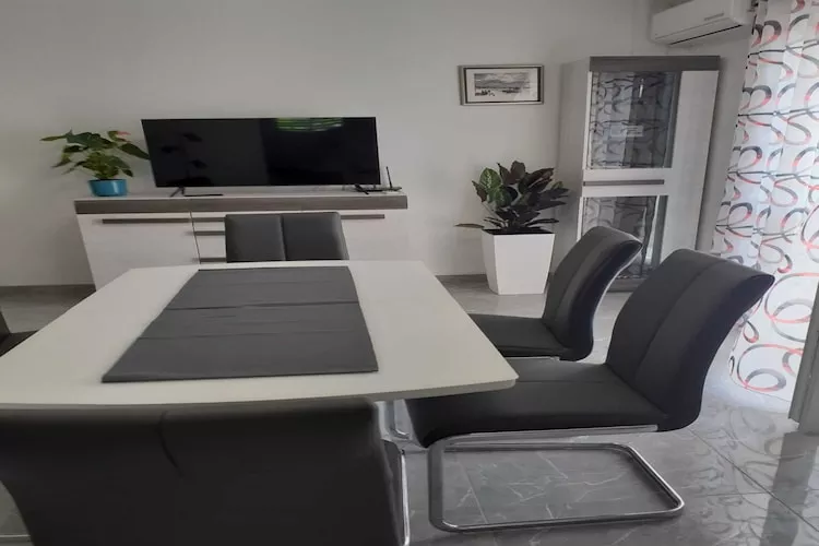 Apartments Seagull - Two Bedroom Apartment with Balcony (Grozdana)