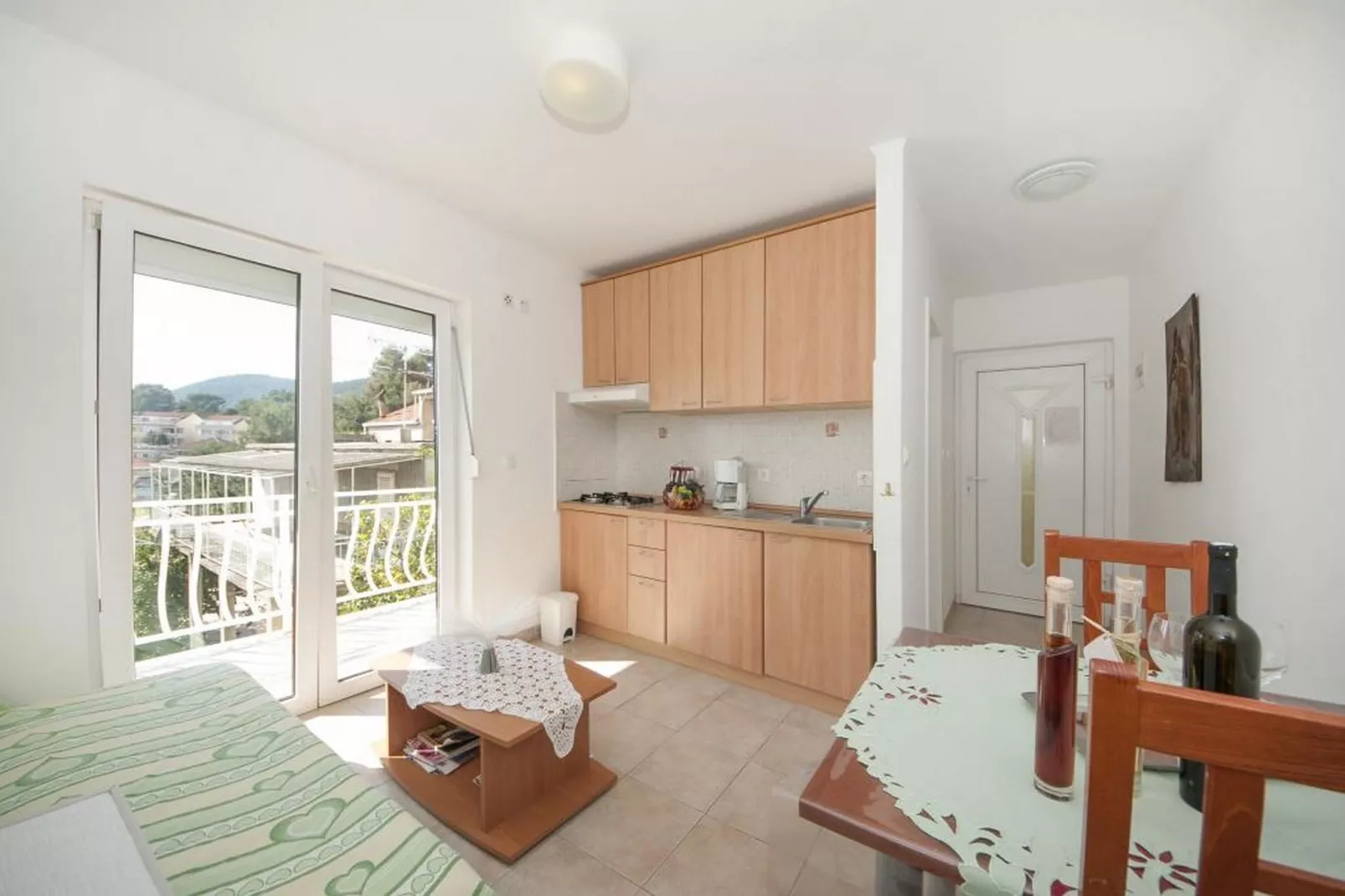 Bertie's Lodge - One Bedroom Apartment  with Terrace and Sea View(A2)