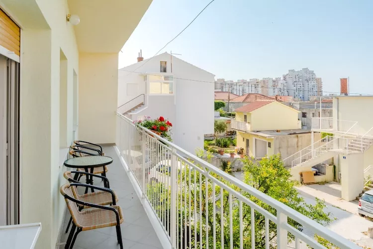 Apartment Marko (ST) - Three Bedroom Apartment with Balcony and Garden View