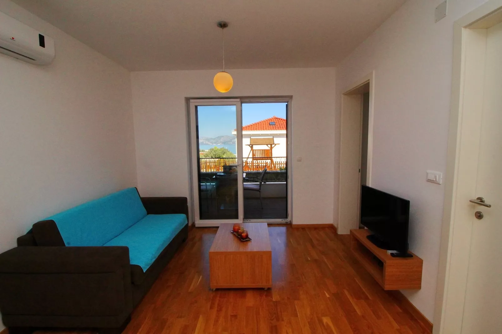 Apartments Kula - One-Bedroom Apartment with Terrace and Sea View-B2