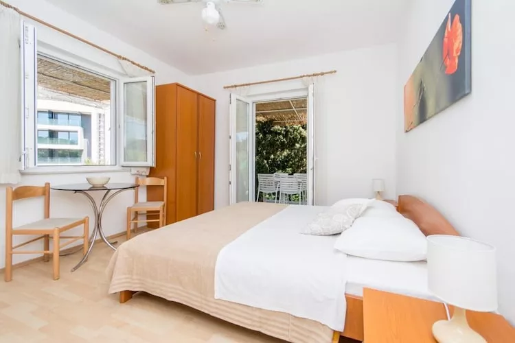 Apartments & Rooms Jokovic-Double Room with Terrace and Partial Sea View (SOBA 4)