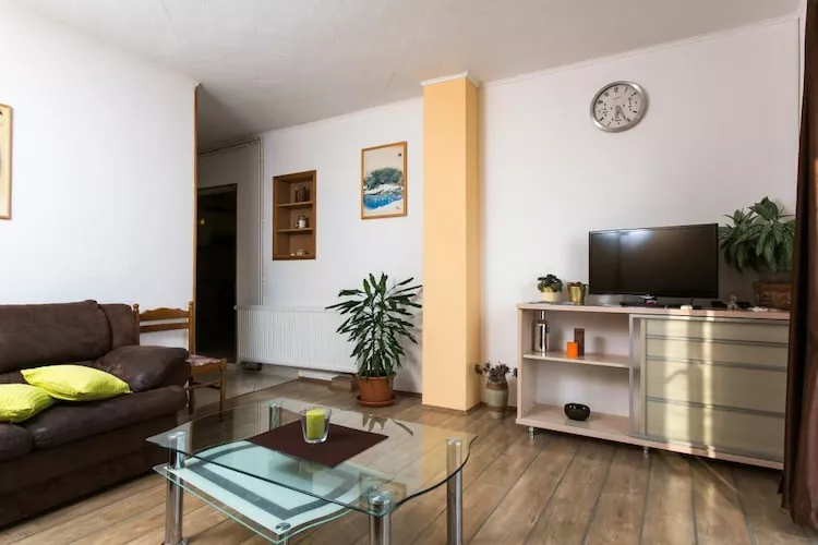 Guest House Fontana - Two Bedroom Apartment with Balcony and Sea View