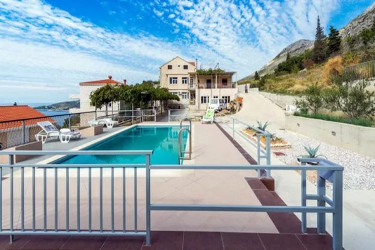 Apartments Klis -Two-Bedroom Apartment with Terrace