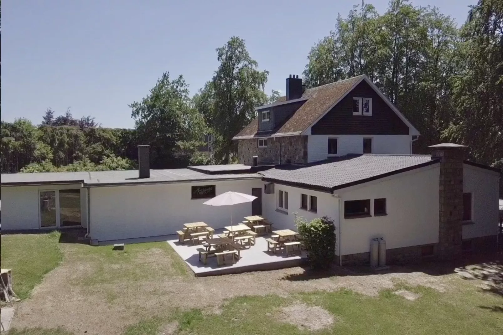 Le Fagna-Exterior in summer