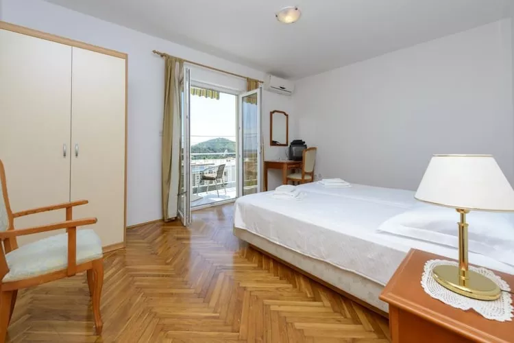 Apartments Botica- Double Room with Balcony and Sea View-Indoor