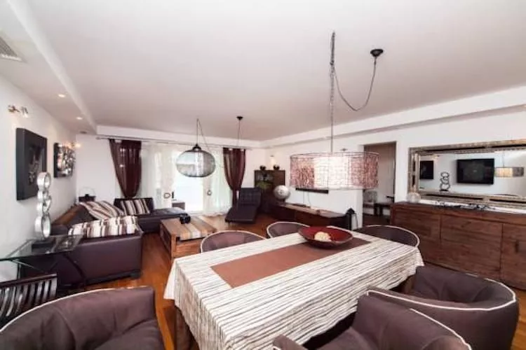 Apartment Vesna - Superior Three Bedroom Apartment with Balcony-Living room