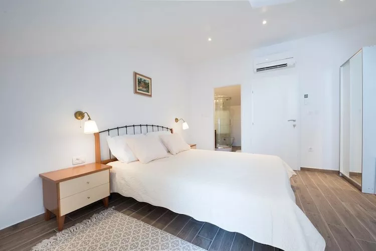 Apartments Horizon - Double Room with  Balcony and Sea  View-Bedroom