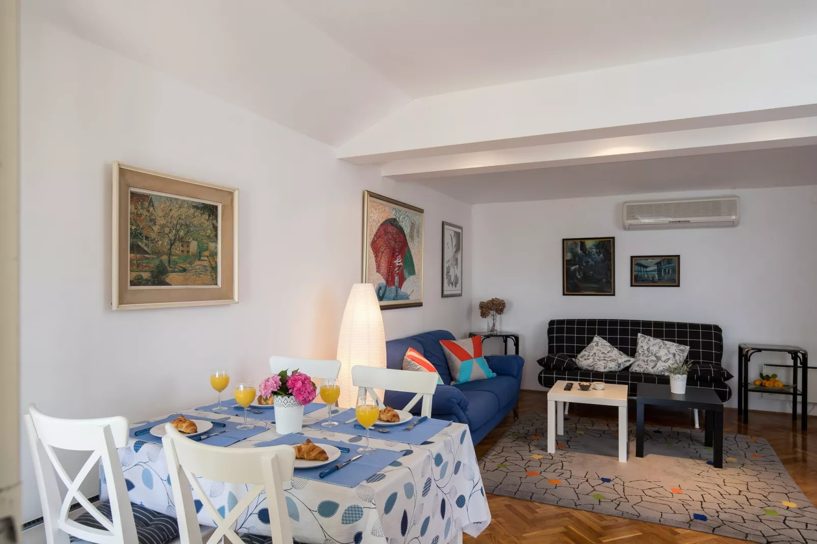 Apartment Dubo - One Bedroom Apartment with Balcony-Dining room