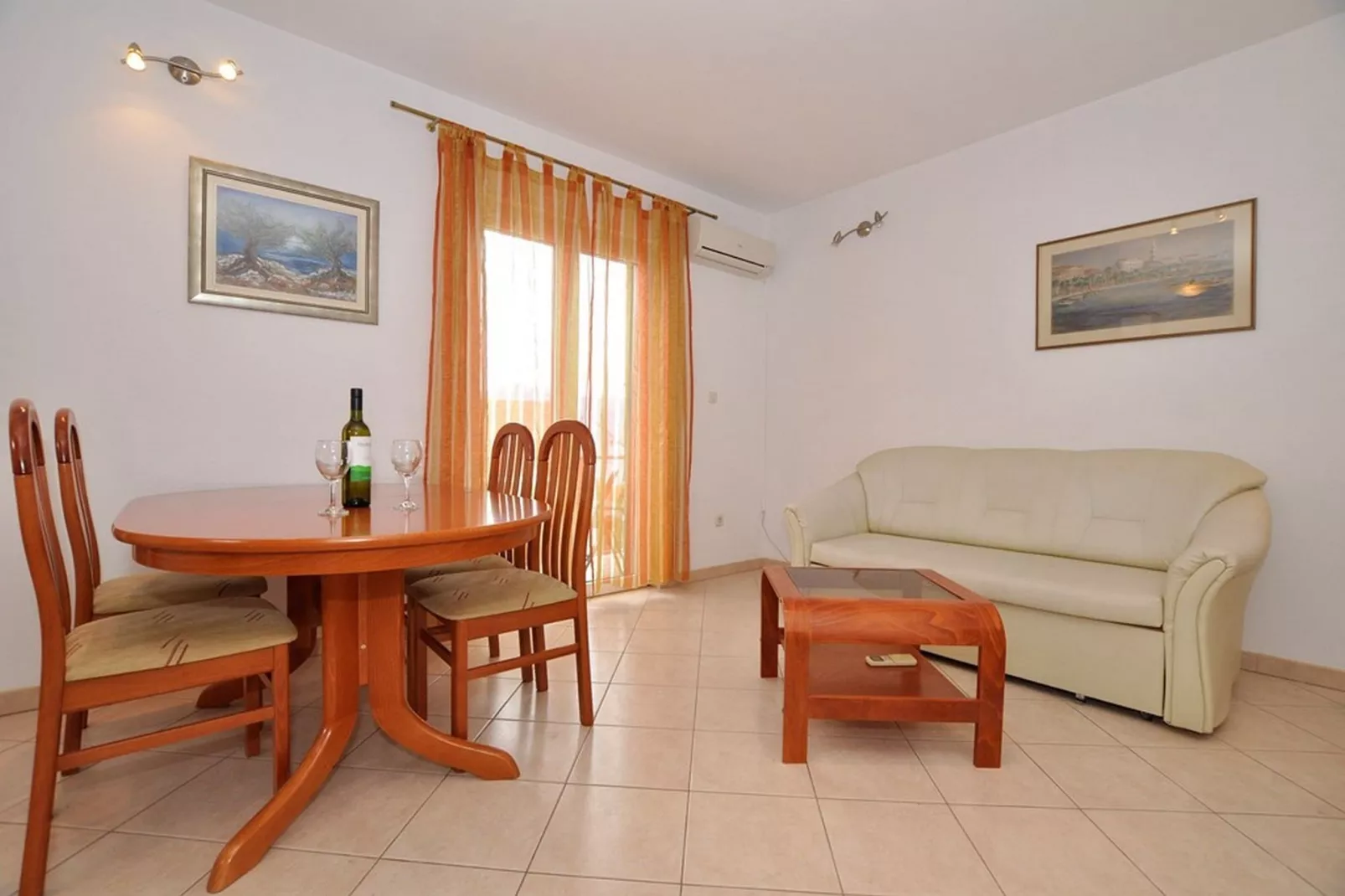 Apartments Seagull - Comfort Two Bedroom Apartment with Sea View Balcony (Tonko)-Salle à manger