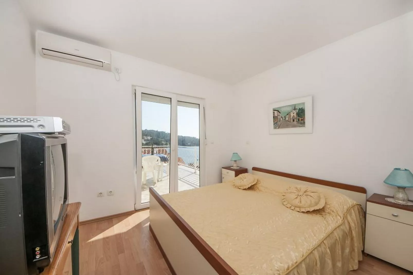 Bertie's Lodge - One Bedroom Apartment  with Terrace and Sea View(A2)-Chambre