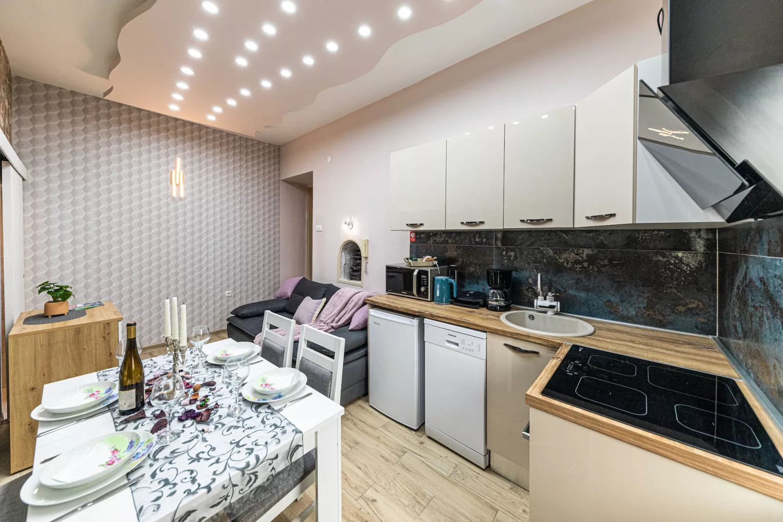 Apartments Keka - One Bedroom Apartment-Dining room