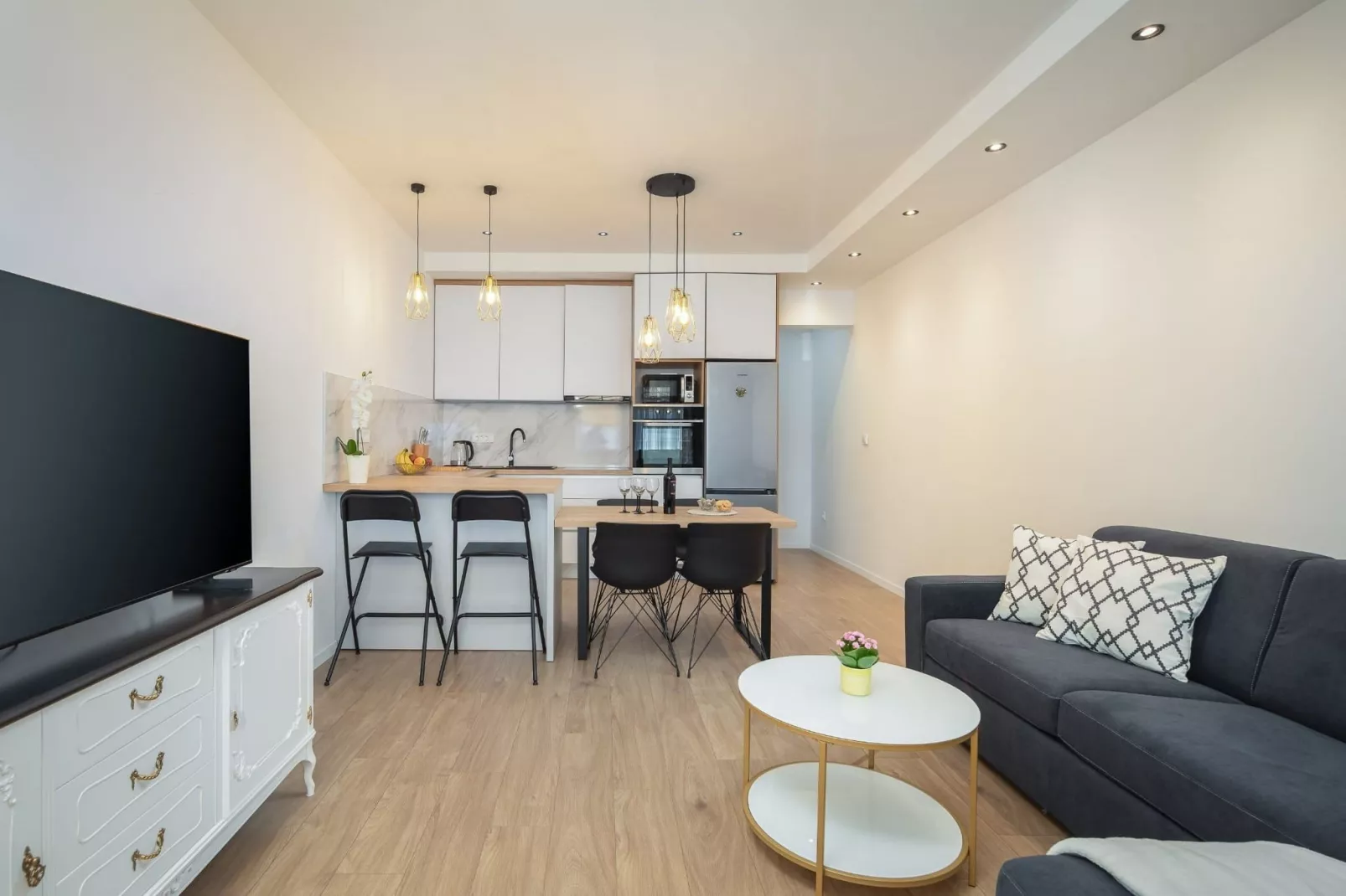 Apartments Tomas- Standard One Bedroom Apartment with Balcony (A2)-Living room