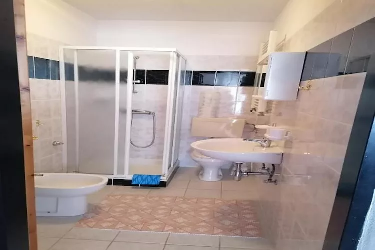 House Panorama - One Bedroom Apartment with Balcony and Sea View (Apartman 4)-Bathroom