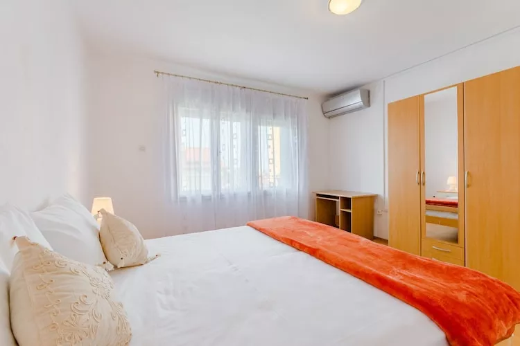 Apartment Marko (ST) - Three Bedroom Apartment with Balcony and Garden View