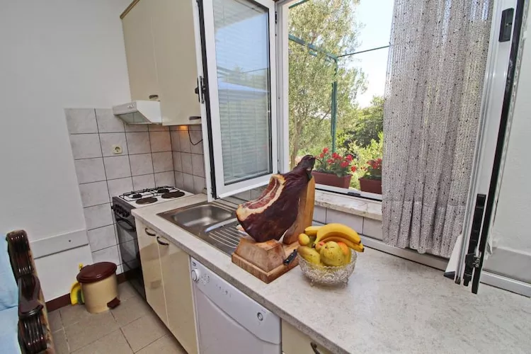 Apartments Neven - Studio Apartment with Terrace and Partial Sea View (A3)-Küche