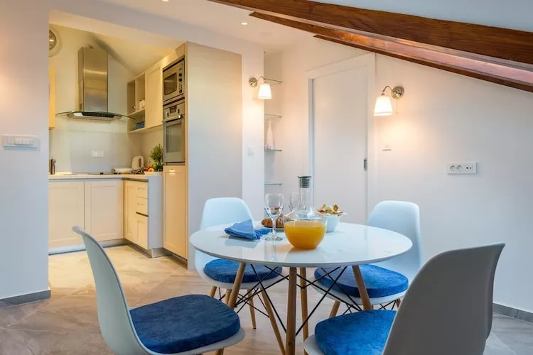 Apartments Arla Exclusive - Premium One Bedroom Apartment with Balcony-Dining room