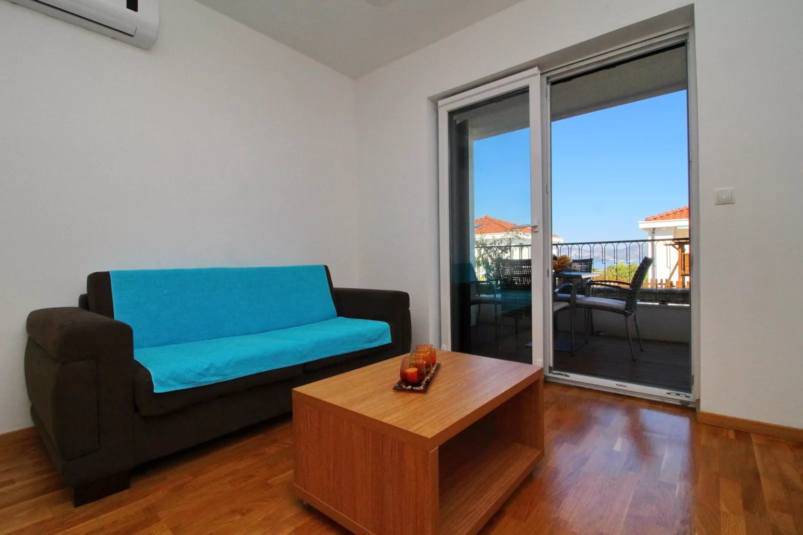 Apartments Kula - One-Bedroom Apartment with Terrace and Sea View-B2-Living room