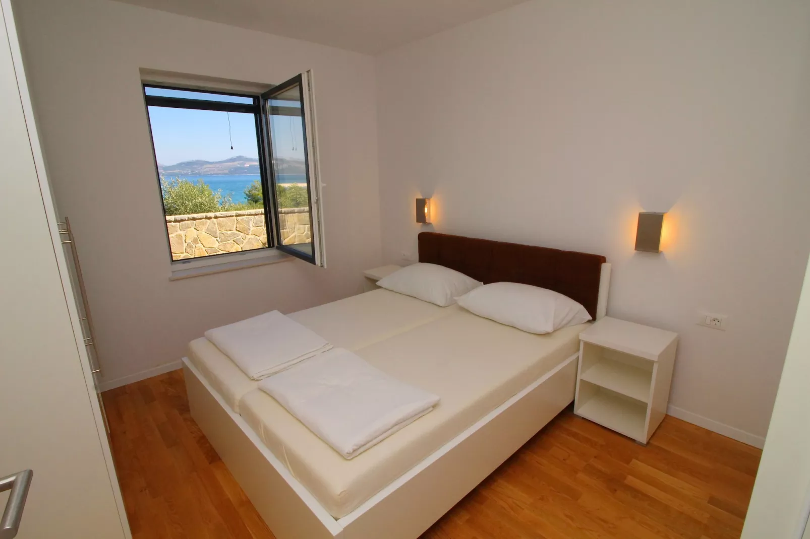 Apartments Kula - One Bedroom Apartment with Balcony and Sea View C3 - Bedroom