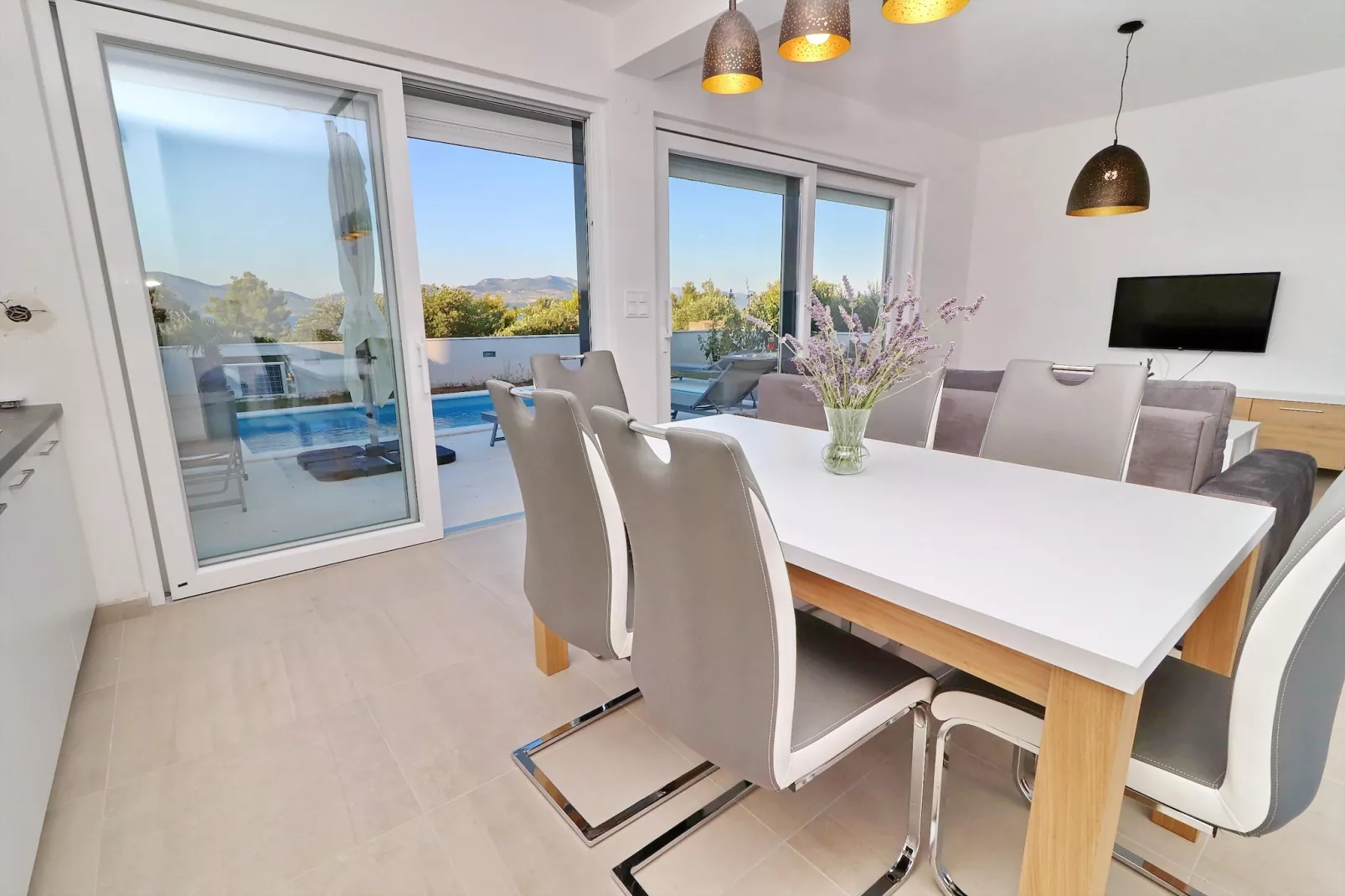 Villa E & D  - Four Bedroom Villa with Pool and Patio - Villa E-Dining room