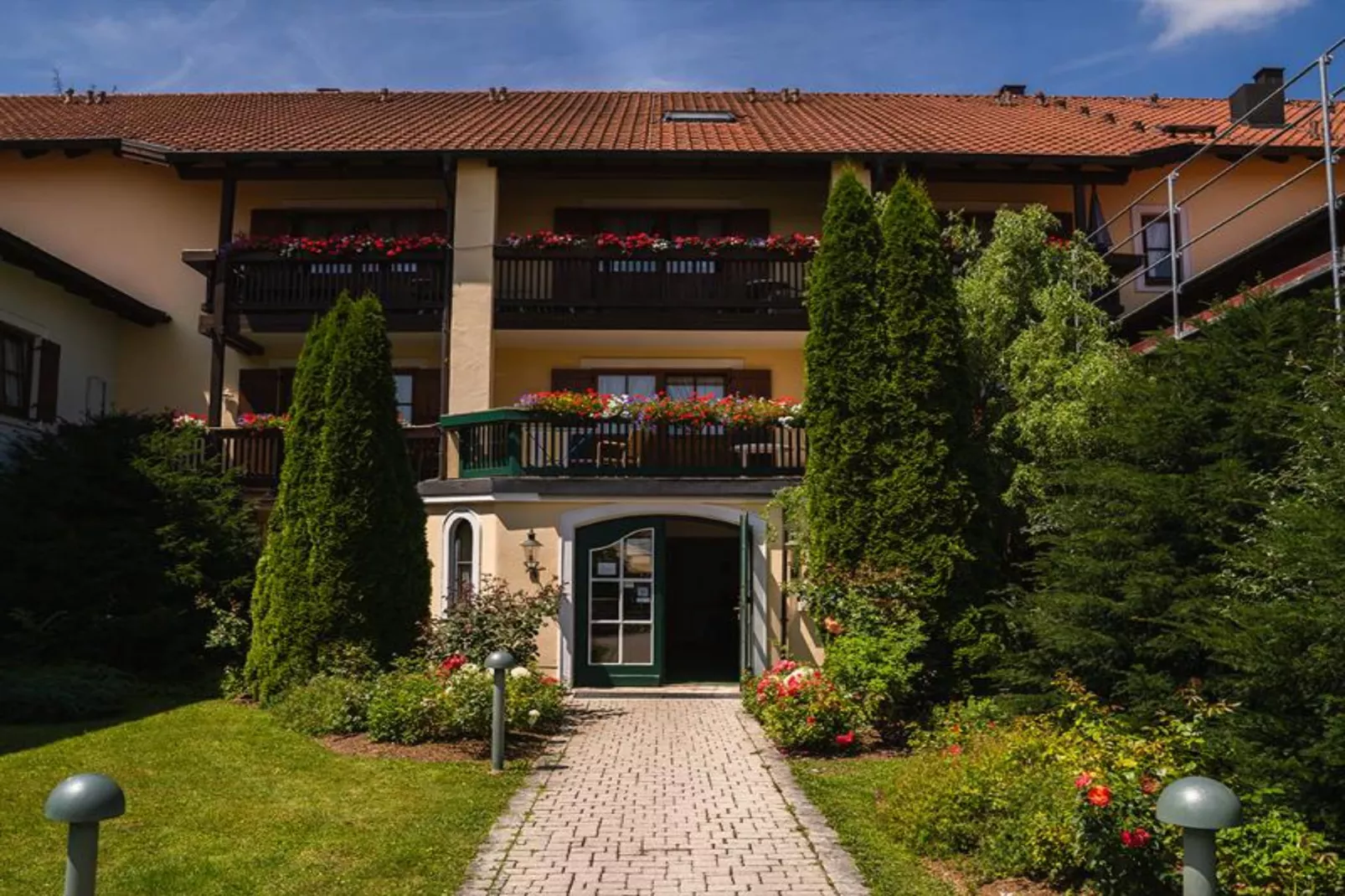 Sammareier Gutshof - Seniorsuite 70qm DG-Außenbereich Sommer