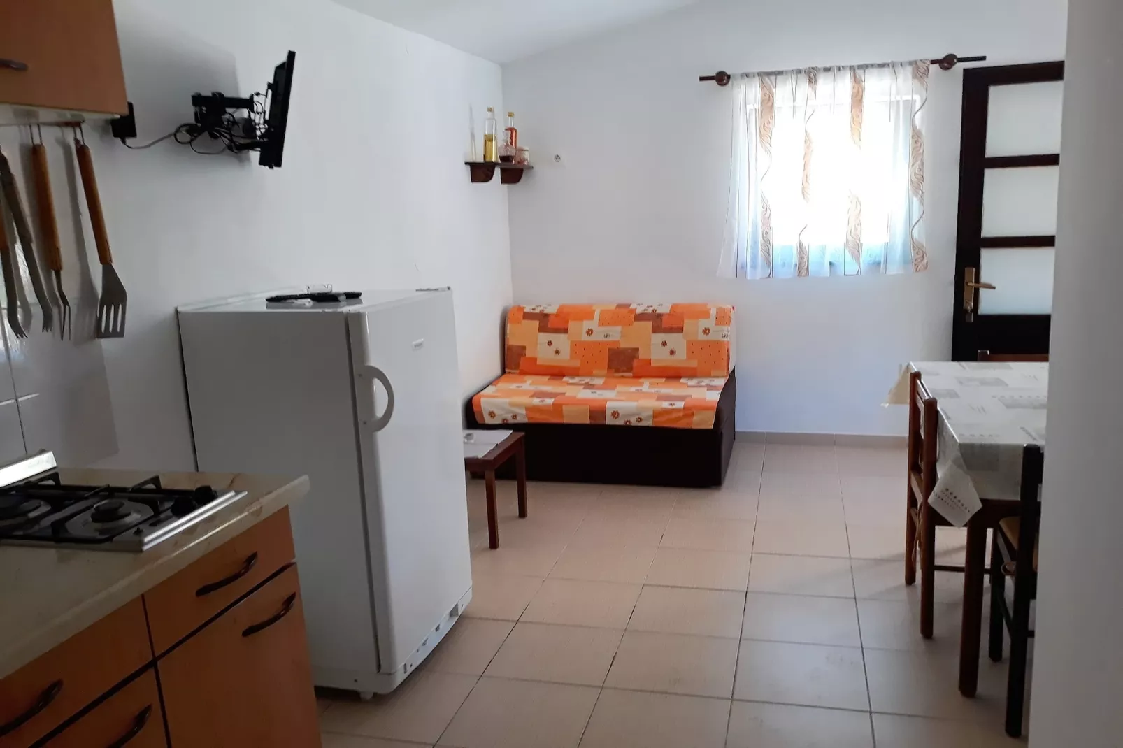 Stone House Oreb - Two Bedroom Holiday Home with Sea View-Kitchen