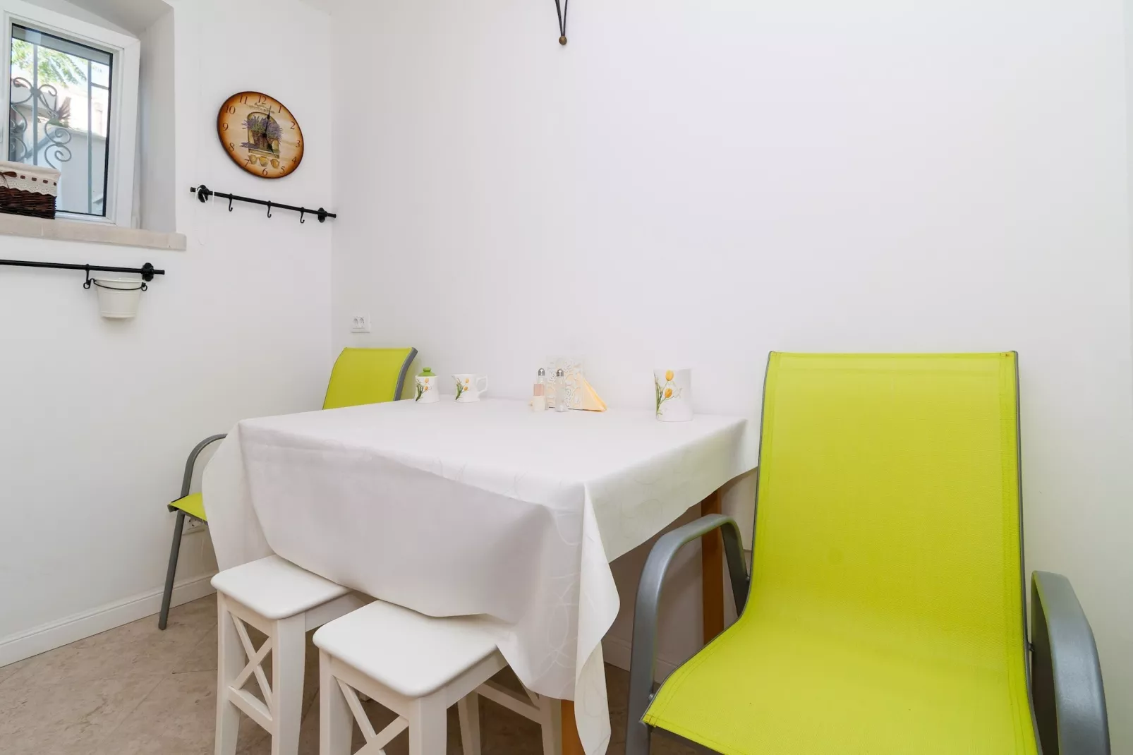 Apartments Carmen & Tosca - Two-Bedroom Apartment with Terrace-Dining room