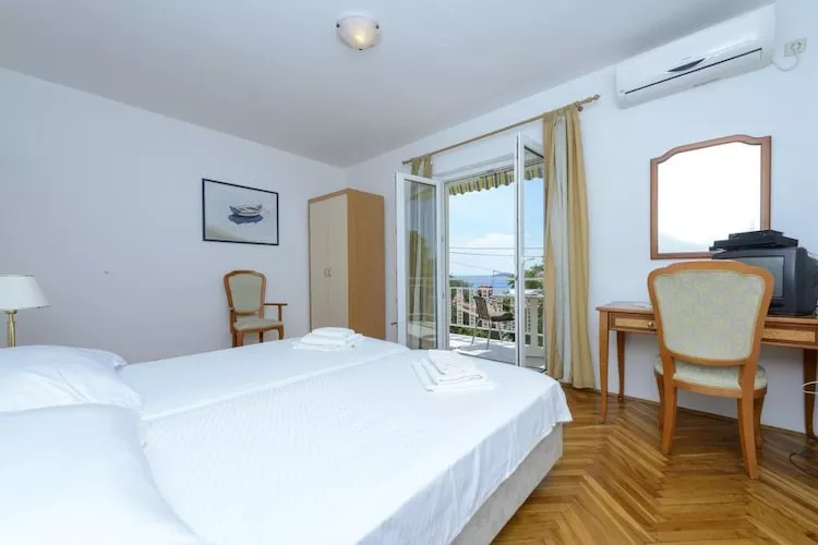 Apartments Botica- Double Room with Balcony and Sea View-Indoor