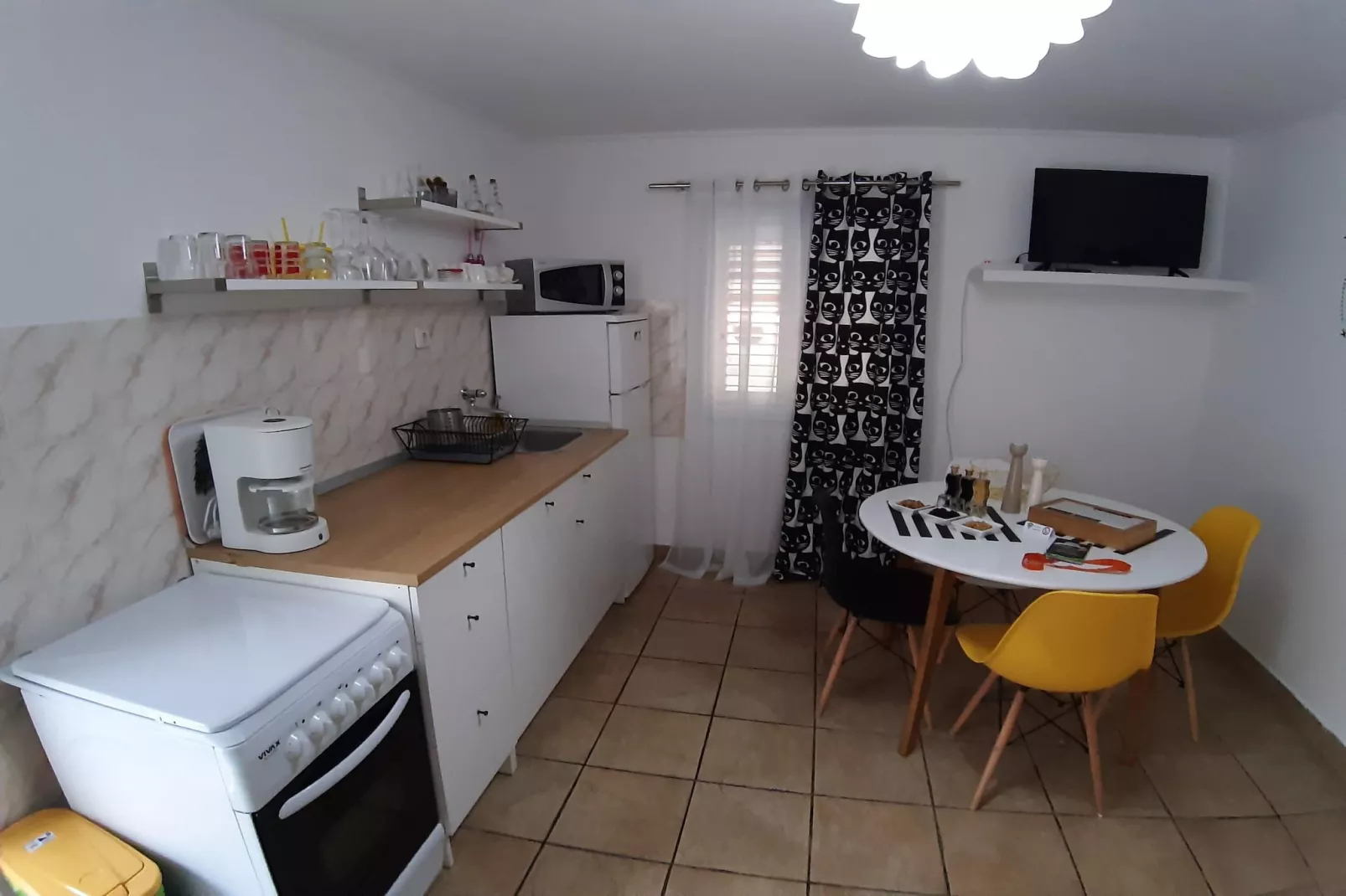 Holiday Home Magazin- One Bedroom Apartment with Terrace and Sea View-Kitchen