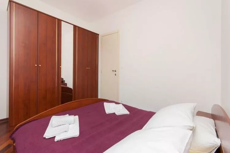 Apartments Nikolina (ST)- Comfort Two Bedroom Apartment(A1)