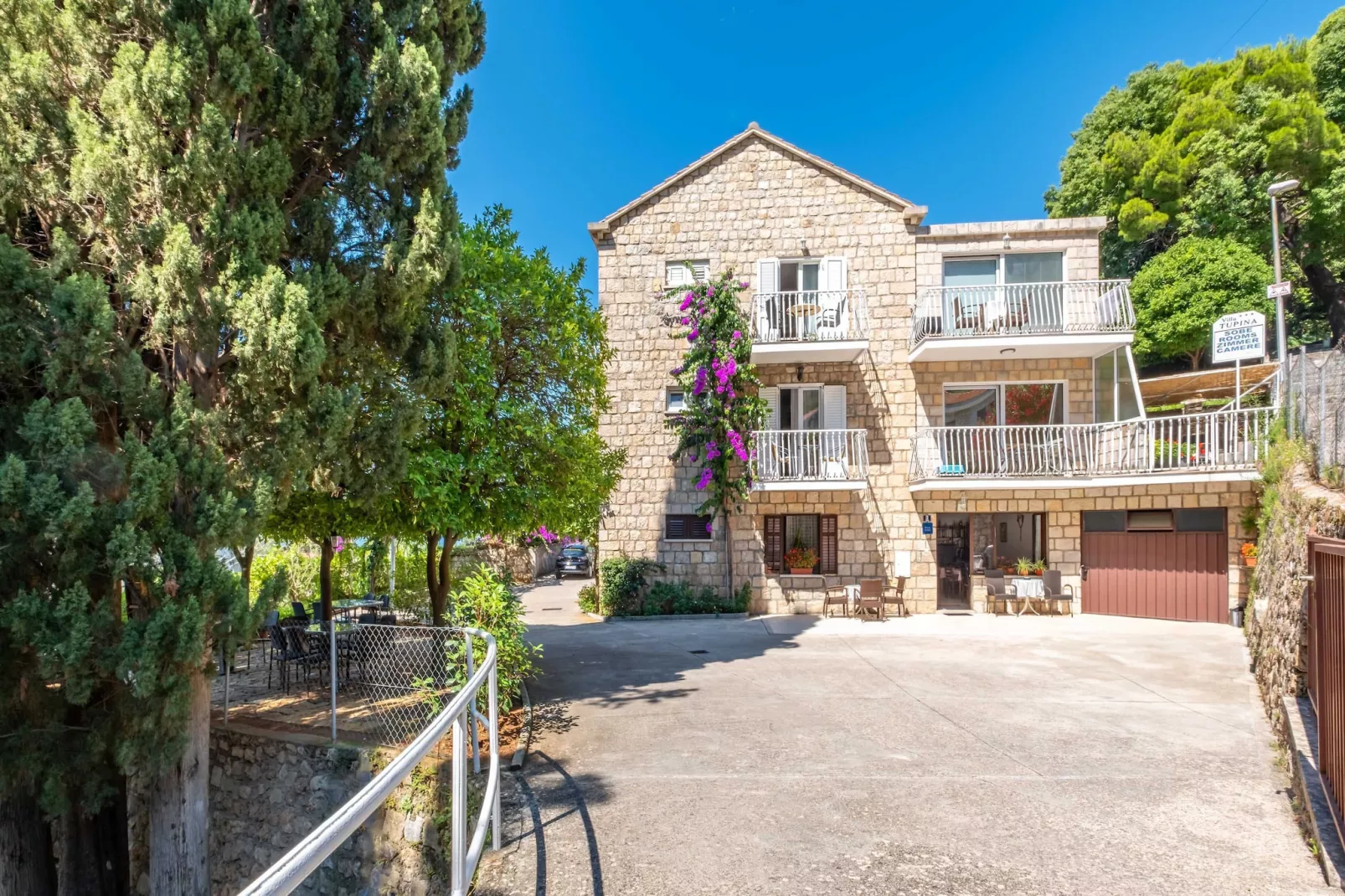 Rooms Tupina by Paulina - Superior Double Room with Balcony and Sea View (Room 2)-Ambiance