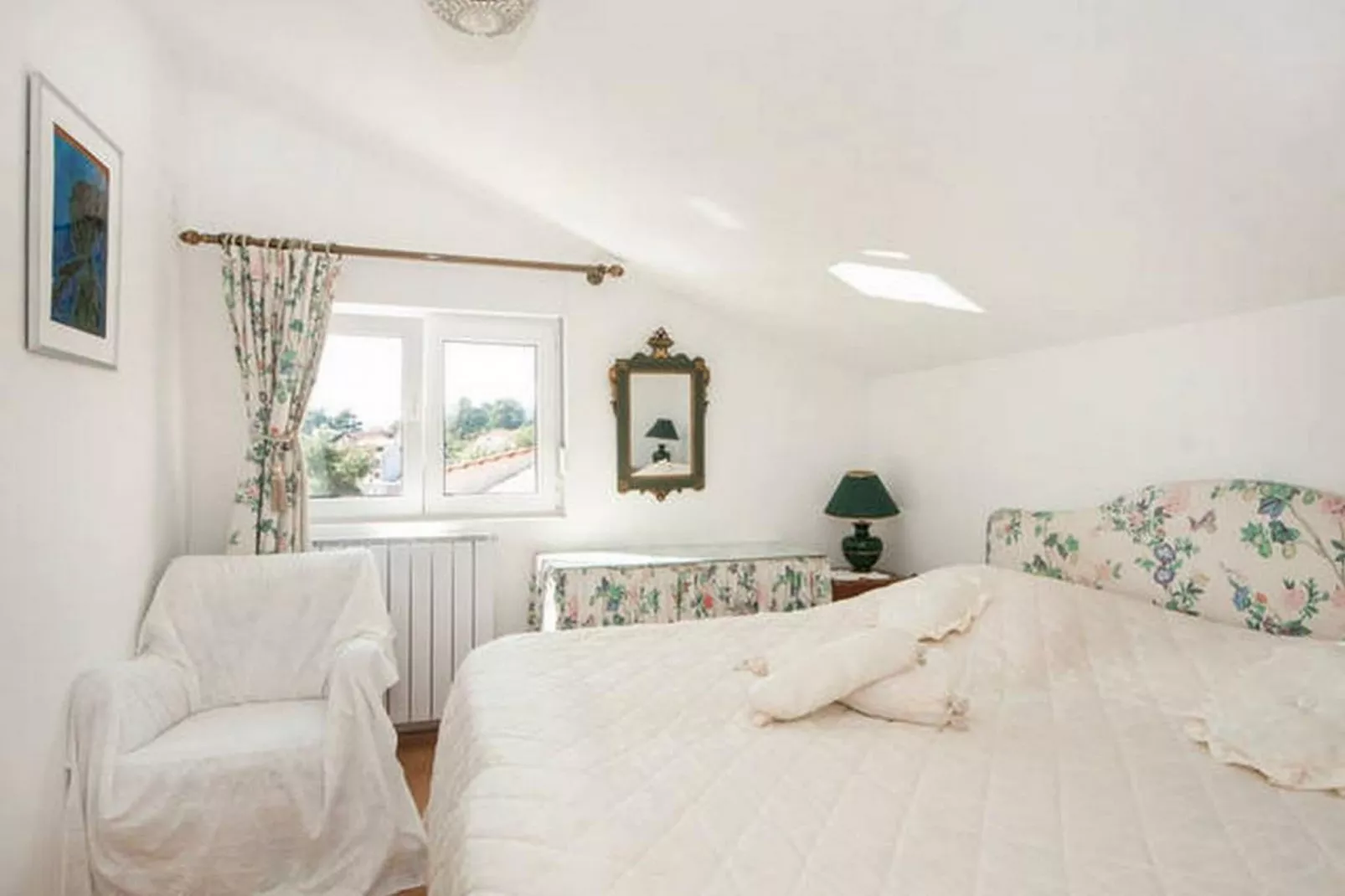 Bertie's Lodge - Standard Two Bedroom Apartment with Balcony and Sea view(A0)-Schlafzimmer