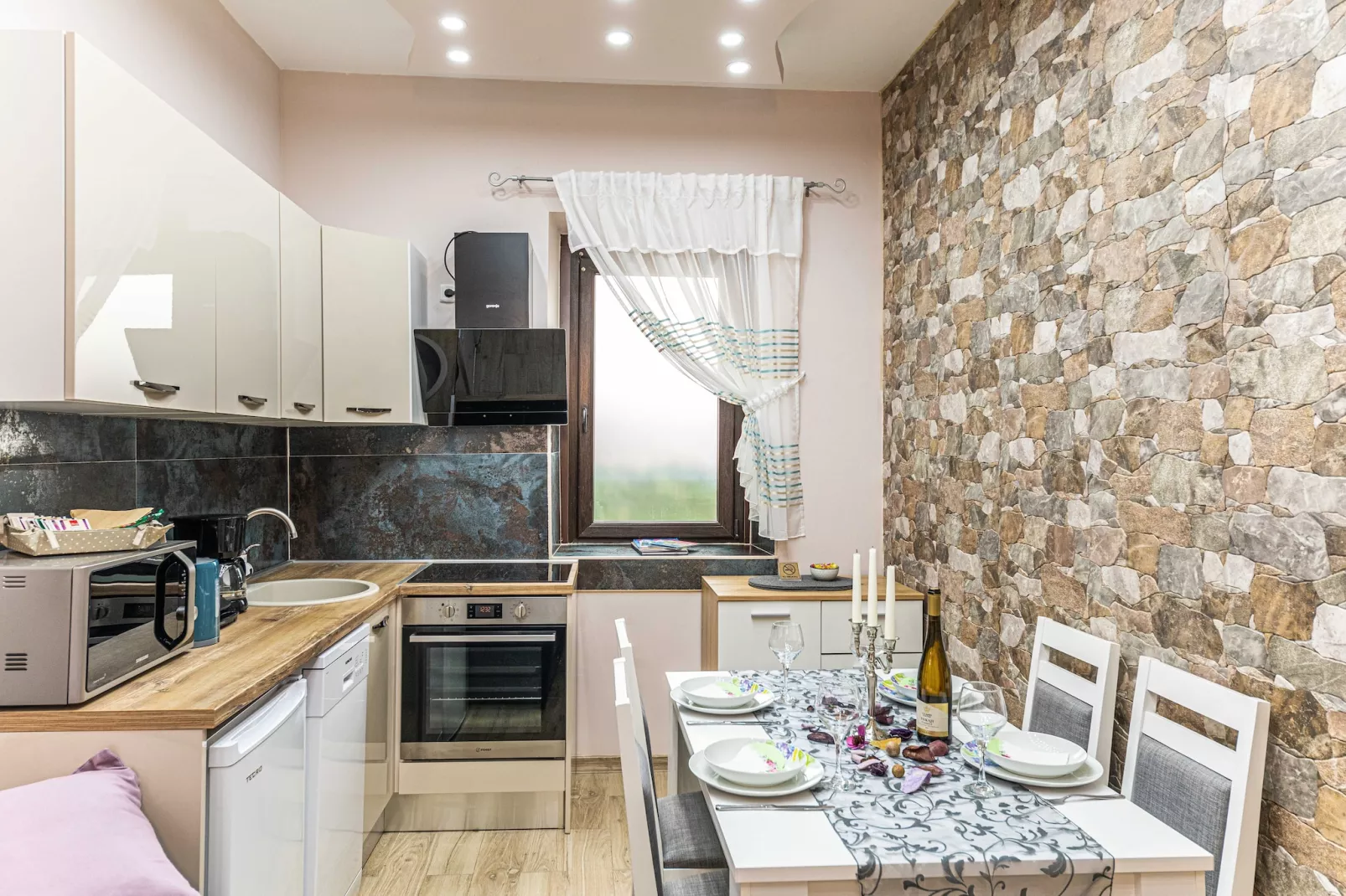 Apartments Keka - One Bedroom Apartment-Dining room