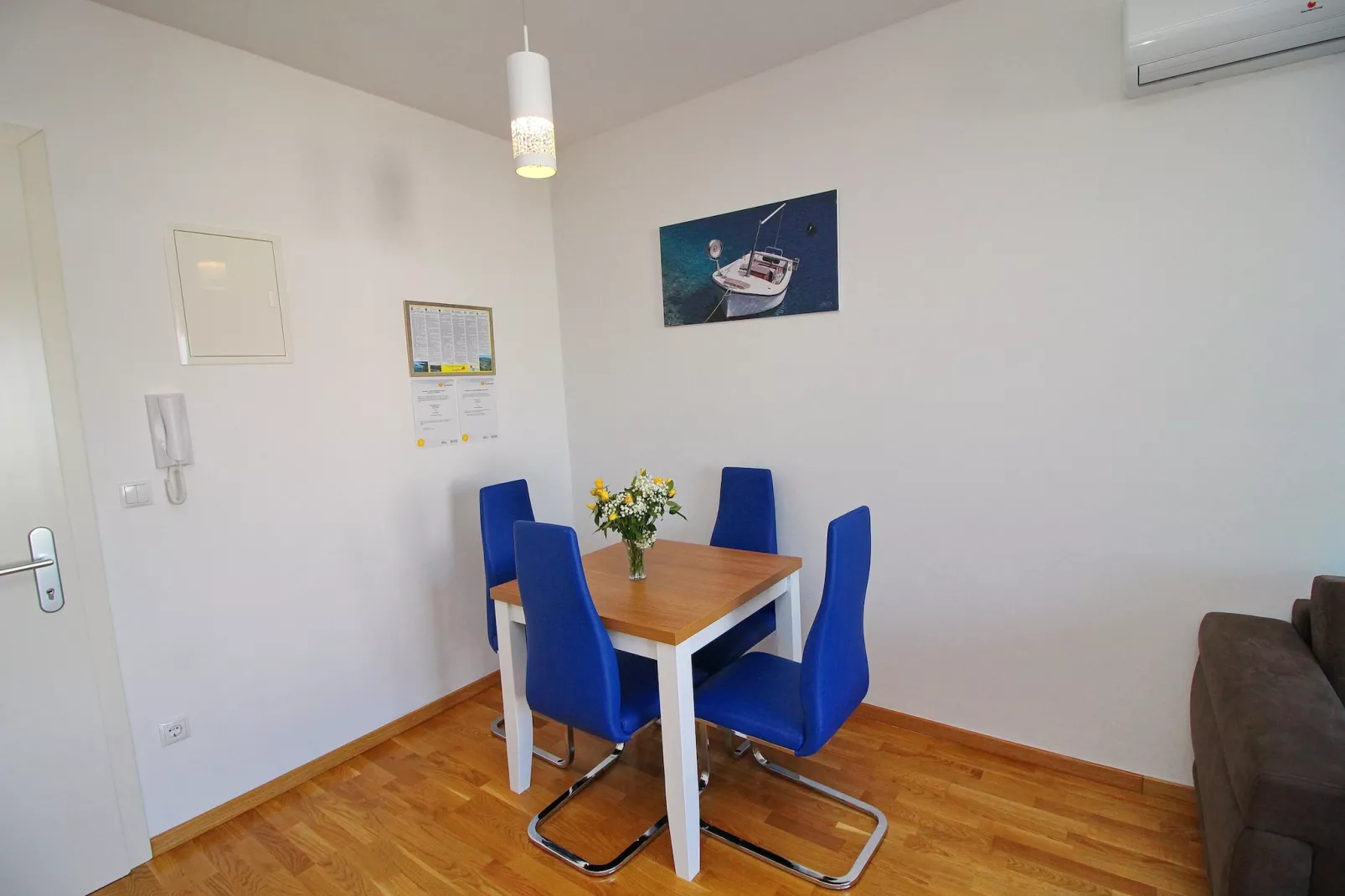 Apartments Kula - One-Bedroom Apartment with Terrace and Sea View-B2-Dining room