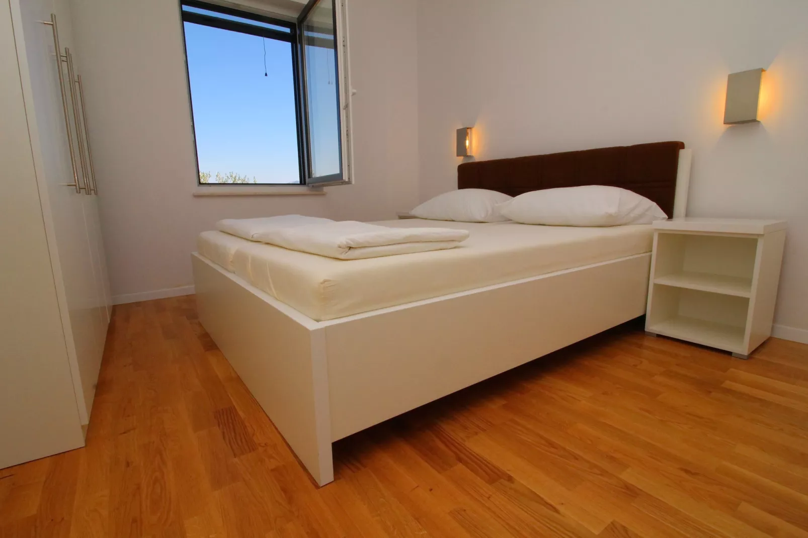 Apartments Kula - One Bedroom Apartment with Balcony and Sea View C3 - Bedroom