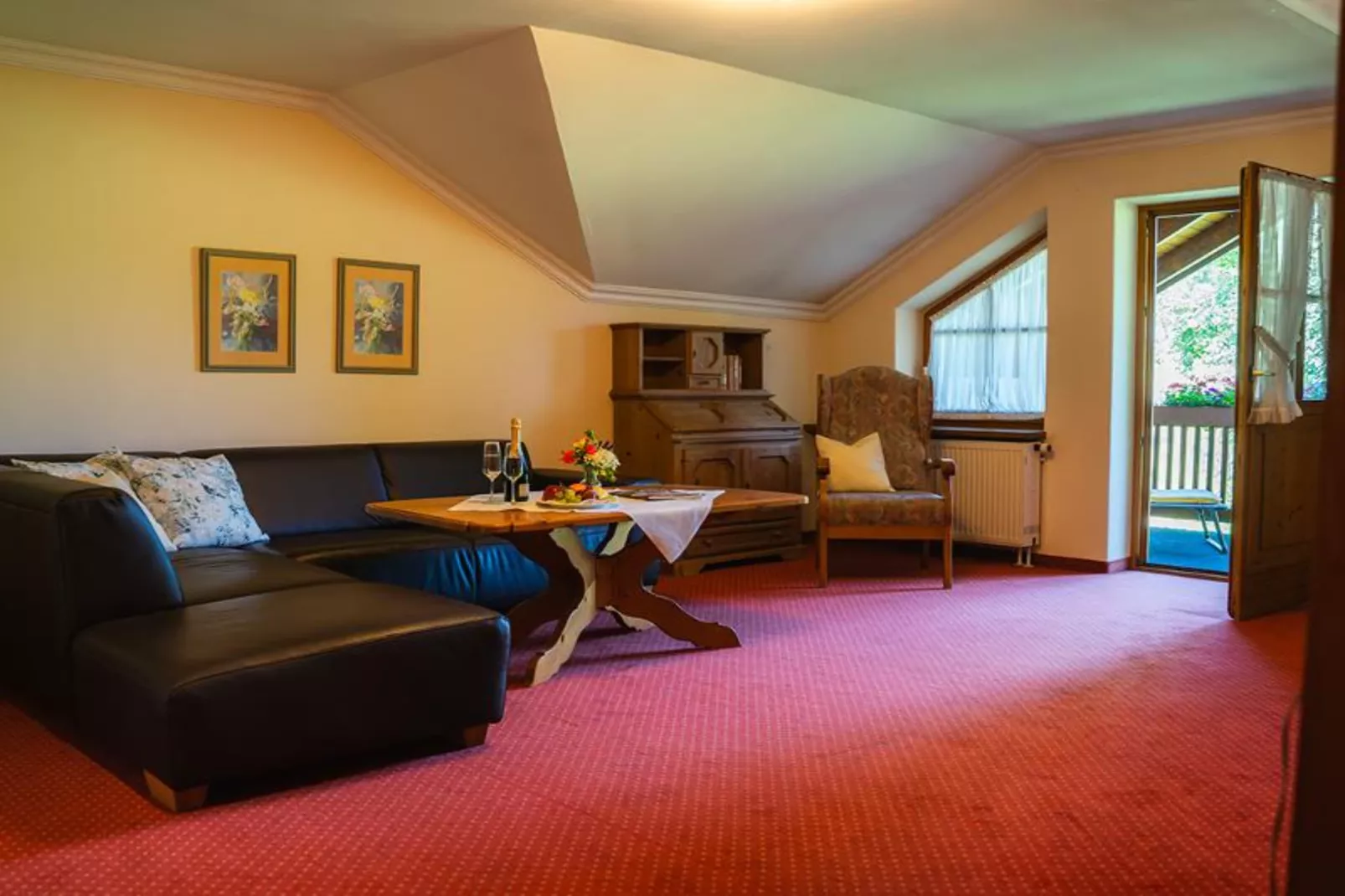 Sammareier Gutshof - Seniorsuite 70qm DG-Wohnzimmer