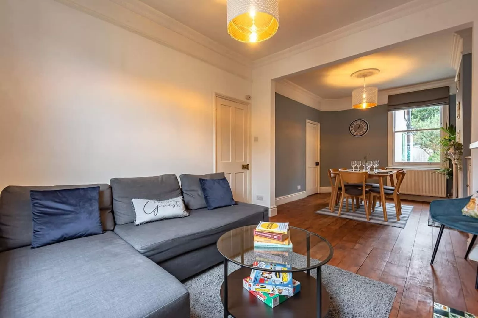 RG Donnington 30-Living room